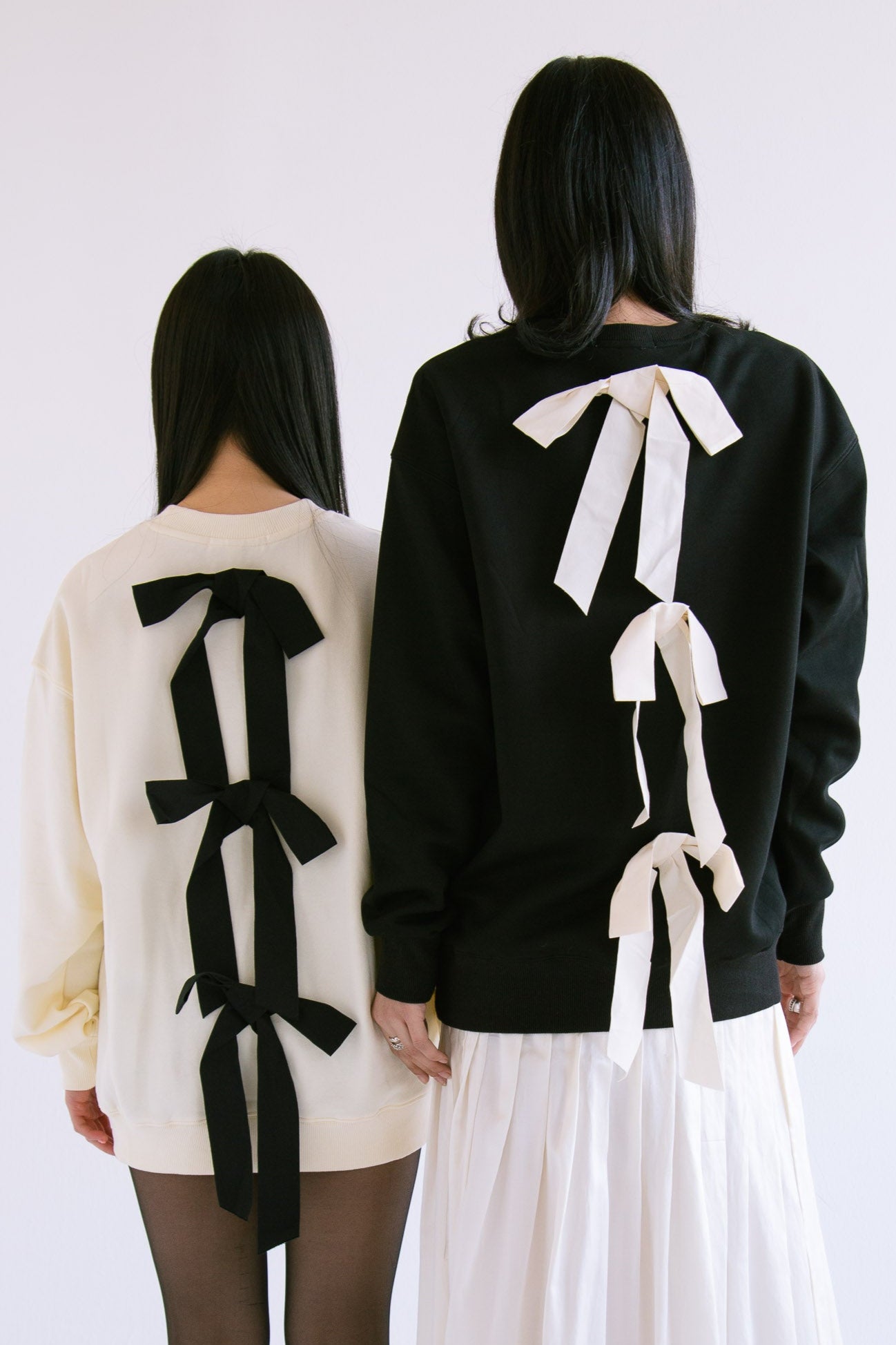 Pullover Sweatshirt with Bows in Black